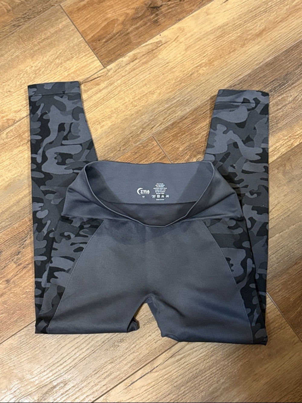 ZYIA Active Dark Gray and Camo Performance Leggings - Medium